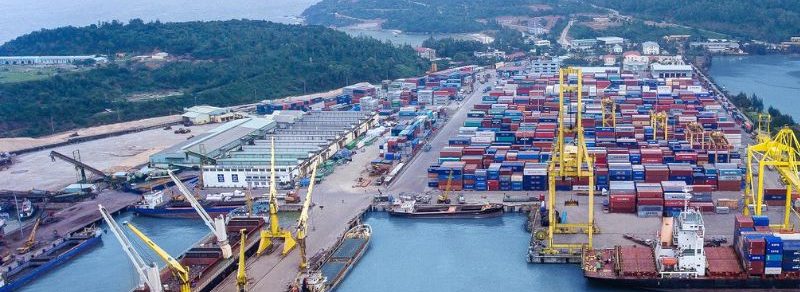 Dịch vụ cho thuê kho Đà Nẵng** đang được đà tăng trưởng mạnh mẽ nhờ vào các chính sách thu hút đầu tư của thành phố. Với vị trí địa lý thuận lợi, điểm giao các tuyến giao thông liên vùng, đa dạng các kho xưởng cho thuê, Đà Nẵng đang là điểm đến lý tưởng cho doanh nghiệp thuê kho để tối ưu hoá chi phí và quy trình lưu trữ hàng hóa