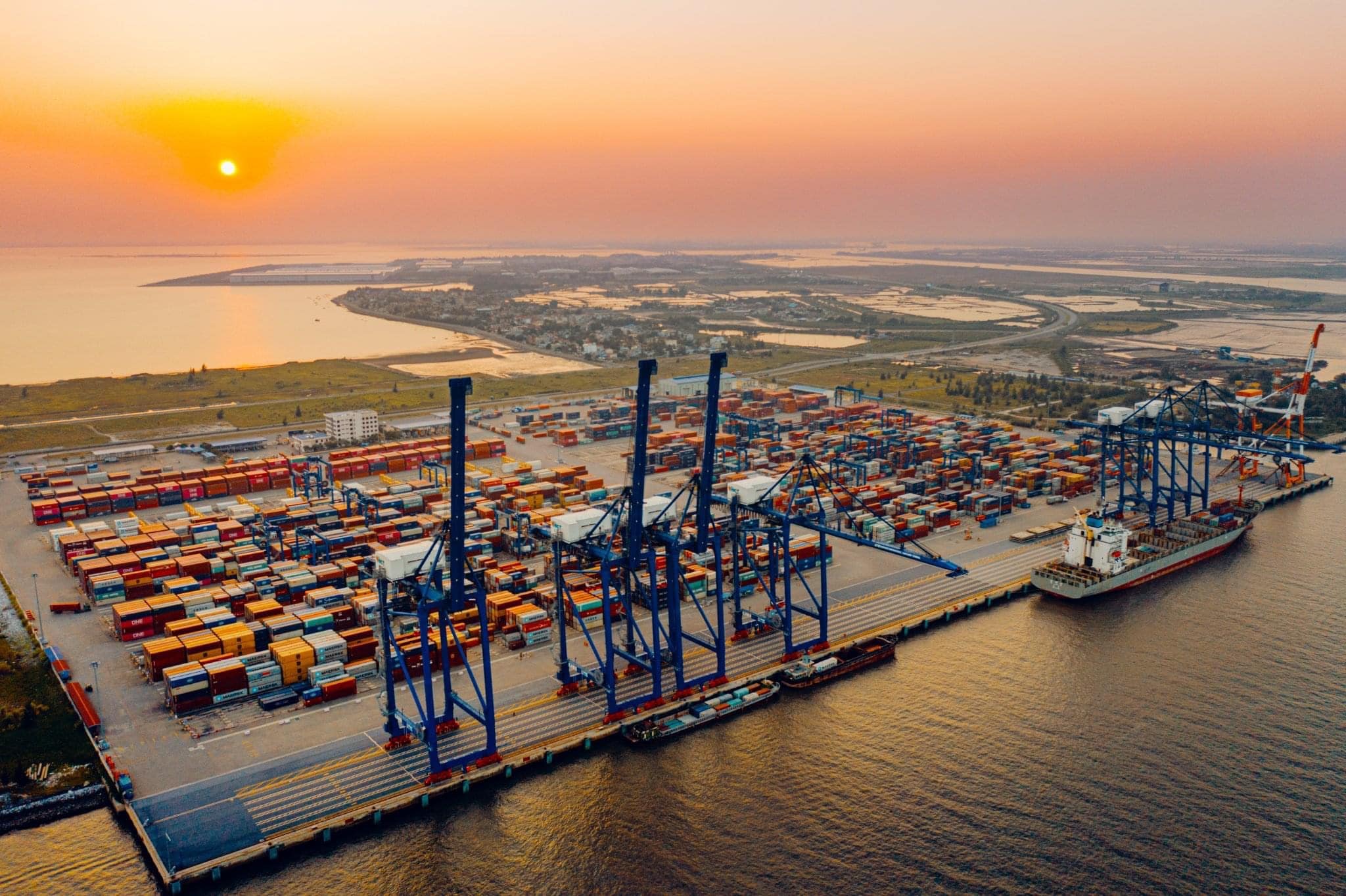 Explore 5 Factory & Warehouse Projects near Northern Seaports: An Optimal Solution for the Supply Chain
